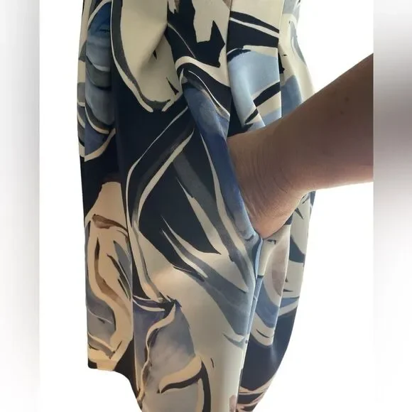 VINCE CAMUTO sleeveless floral dress. Size 6. V-neck/back. Pockets. - Picture 3 of 7